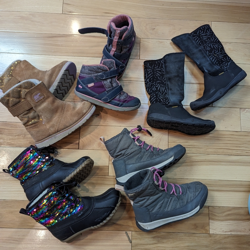 Lot of 4 pairs girls boots shoes for winter Sorel Keen See Kai Run size 1 and 2